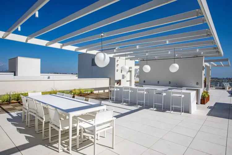 Rent Apartments at 1550 Lincoln Santa Monica with Rooftop Pool and Spa