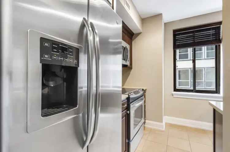 Rent Apartments in Historic High Rise at Rittenhouse Square