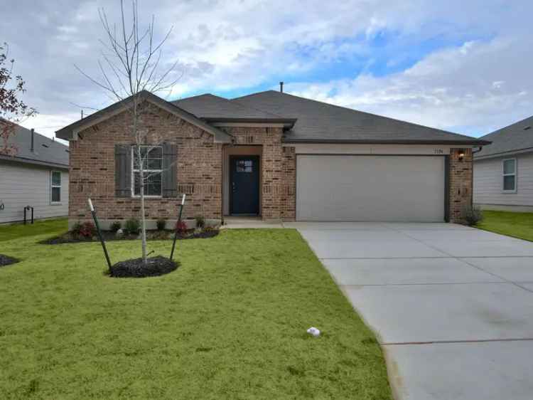 Rent 4 Bedroom Home in Seguin TX with Spacious Backyard and Office