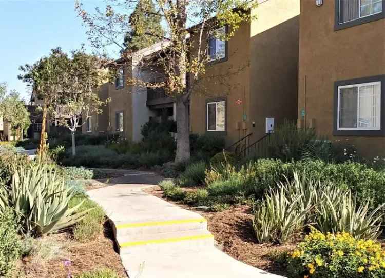 Rent Luxury Apartments in Fullerton with Swimming Pool and EV Charging