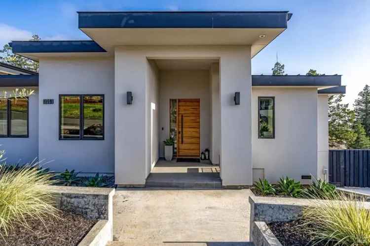 Custom Built Modern Home Buy in Fountaingrove with 4 Bedrooms and Gym