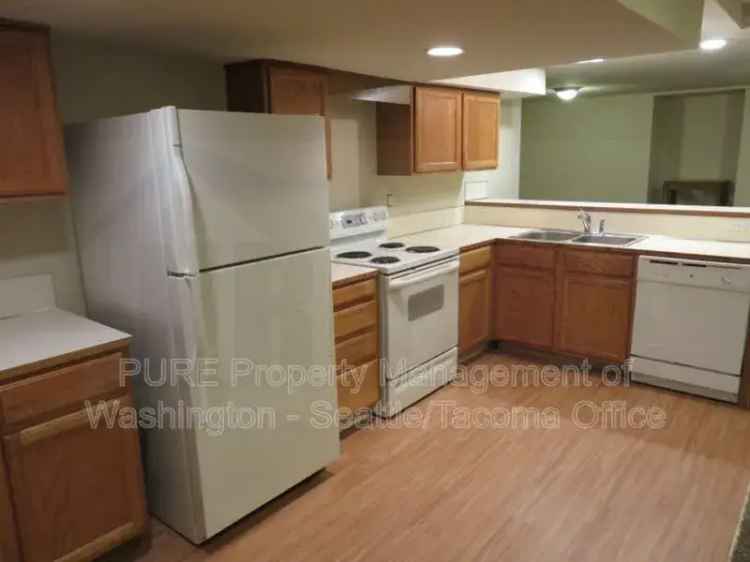 Rent Gorgeous 3 Bedroom Apartment Unit with Shared Yard