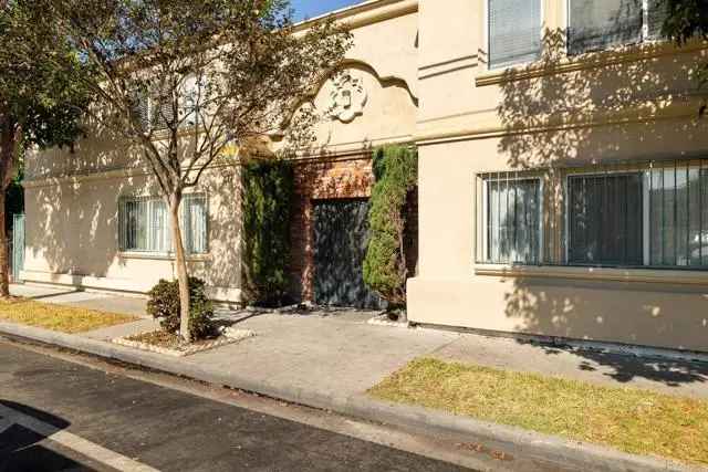 House For Sale in 477, East South Street, Long Beach, California