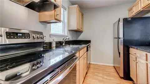 Rental Apartment Unit with 2 Bedrooms in Olmsted Park