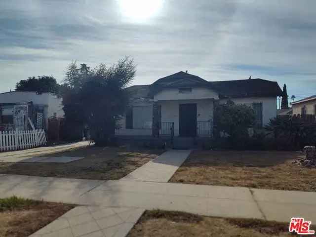 House For Sale in 1850, West 80th Street, Los Angeles, California