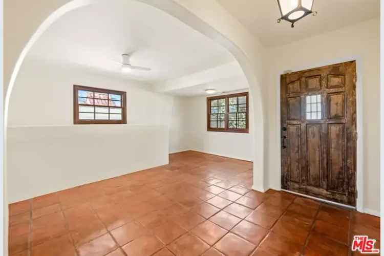 Buy Duplex in Echo Park with Vintage Charm and Modern Convenience