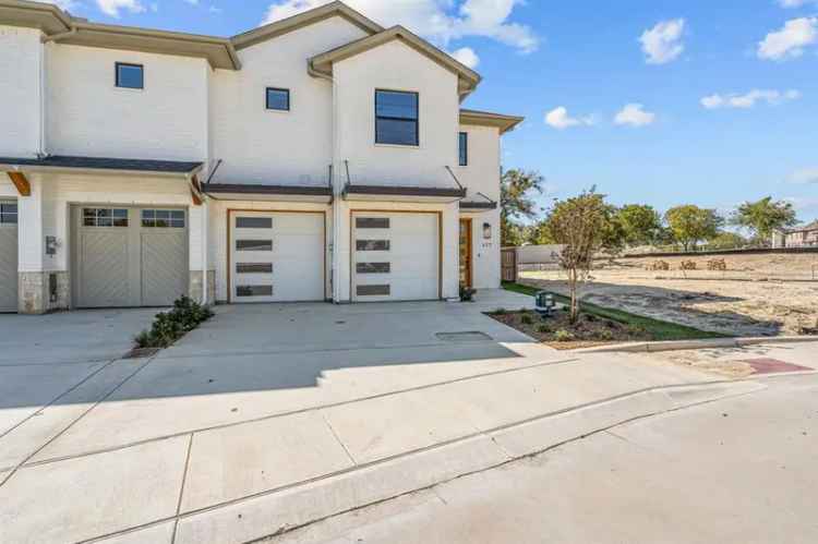 Buy Townhome in Downtown Aledo with 5 Bedrooms and Modern Features