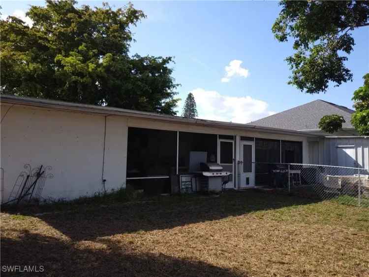 House For Sale in 4975, Vincennes Street, Cape Coral, Florida