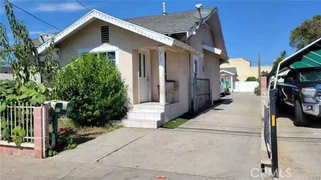 House For Sale in 913, West Bishop Street, Santa Ana, California