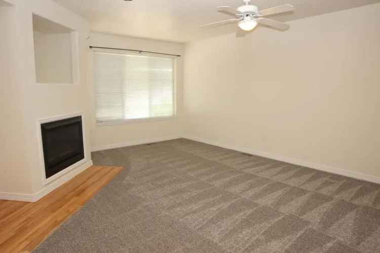 Rent Spacious Townhouse with 2 Bedrooms and Cozy Patio near Schools and Shops