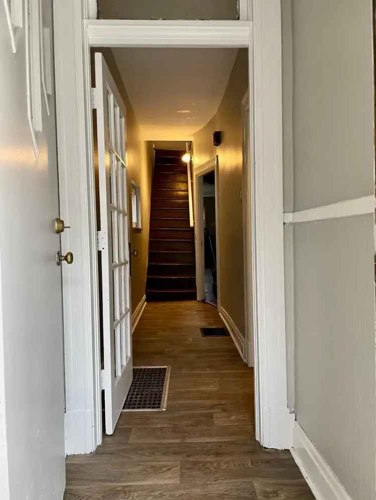 Townhouse for Rent in Pittsburgh with 4 Beds and 2 Baths