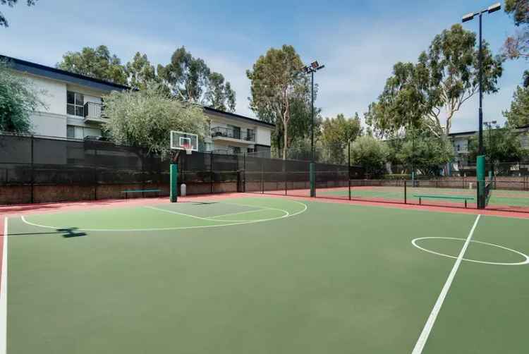 Rent Apartments with Pool Fitness Center in Woodland Hills CA