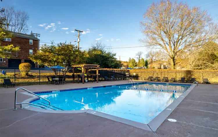 Rent Apartments in North Knoxville with Pool and Onsite Management