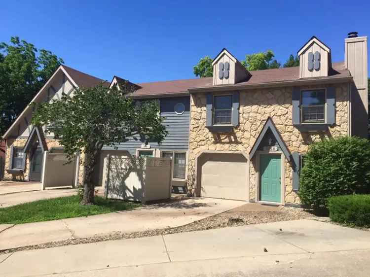 Rent Townhouse in Stone Meadows Community with Modern Features