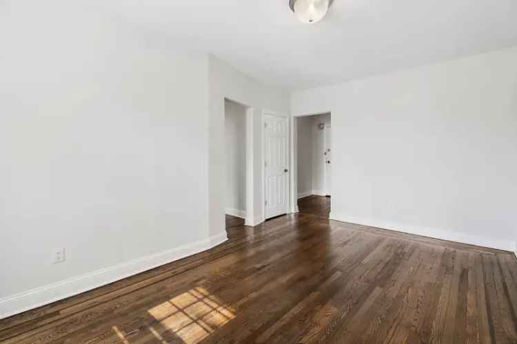 Rent apartments in Bloomfield with hardwood floors and laundry facilities