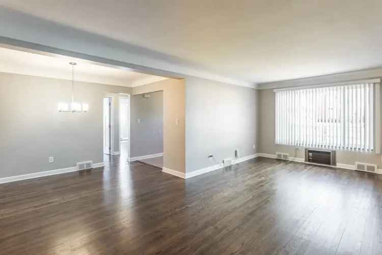 Rent Stylish Apartment 2 Bedrooms in Royal Oak with Modern Features