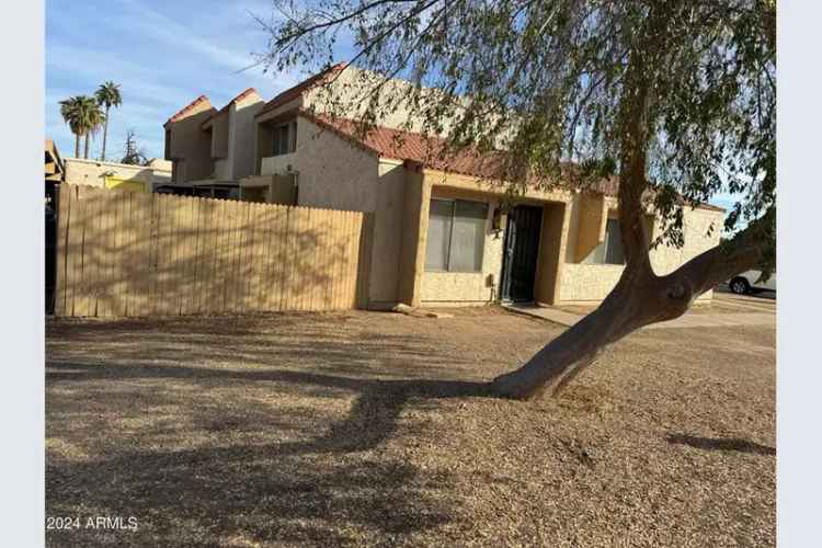 Rent Townhome Near Glendale with Spacious Living Room and Community Pool