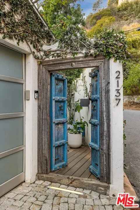 House For Sale in 2137, Sunset Plaza Drive, Los Angeles, California