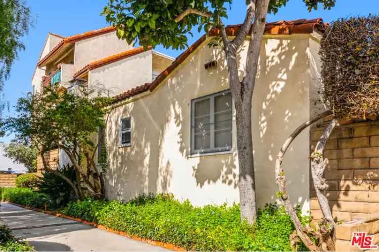 Rent multi family property in Santa Monica with six units and garages