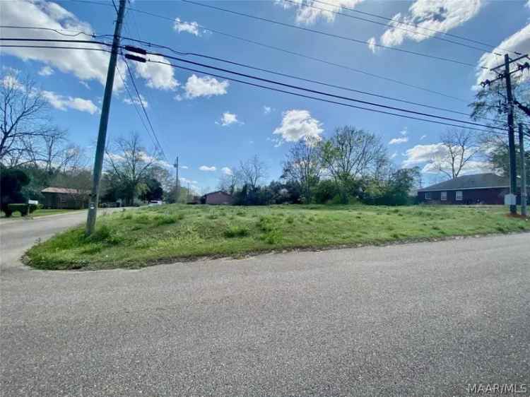 Corner Lot For Sale in Established Neighborhood Near Downtown