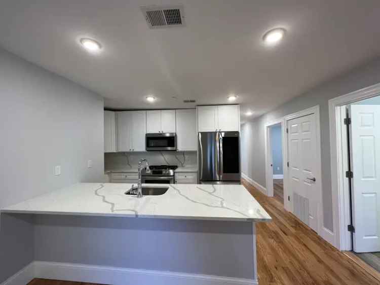 Rent Apartment Unit with 4 Bedrooms and 2 Baths for Modern Living