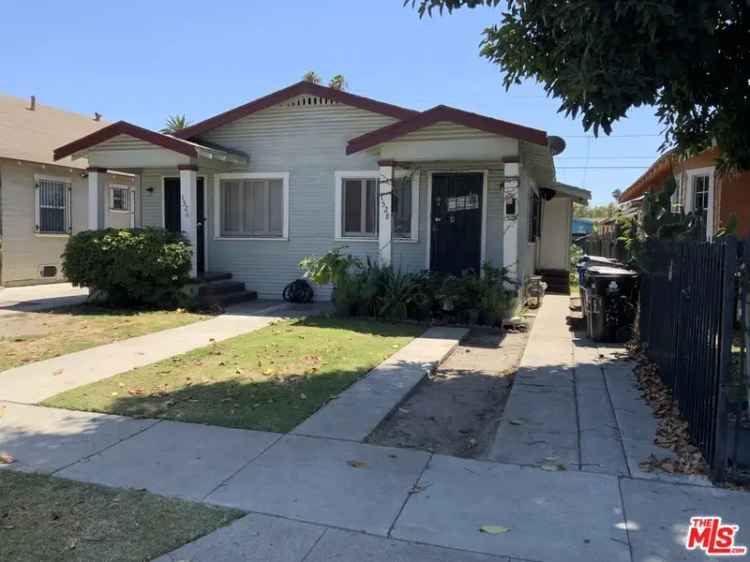 House For Sale in 1526, West 54th Street, Los Angeles, California