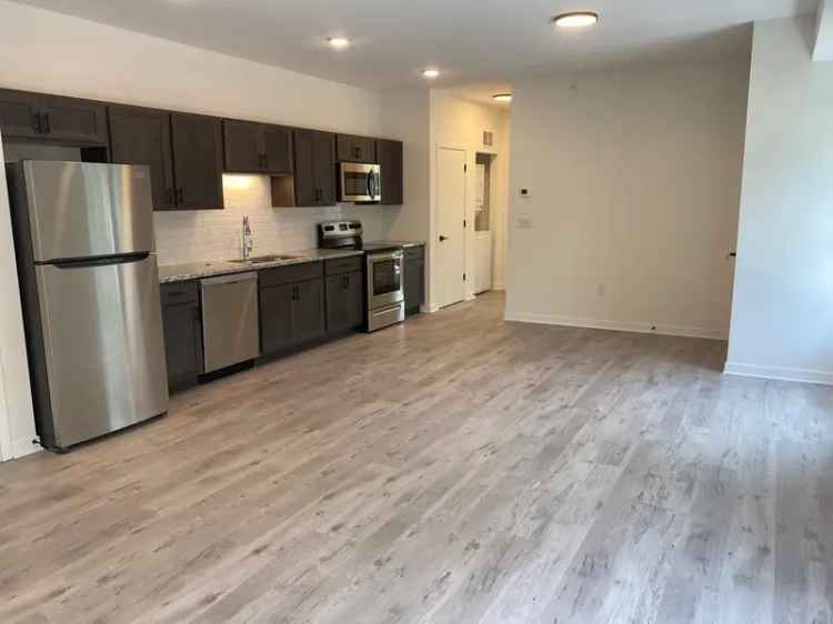 Rent Apartment Unit in Highland Park with Modern Amenities