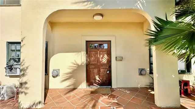 House For Sale in 3201, Hamilton Way, Los Angeles, California