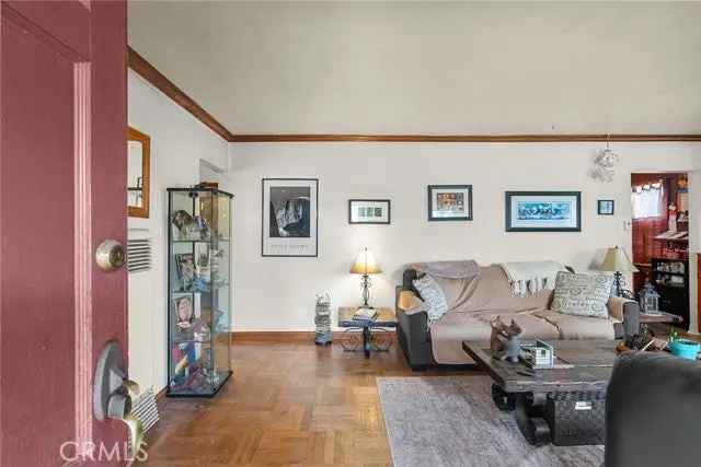 House For Sale in 7560, Valaho Drive, Los Angeles, California