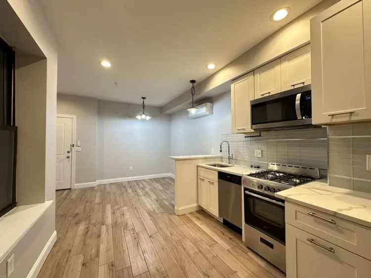 Rent Stunning Studio and 2 Bedroom Apartments with Laundry Near Transportation