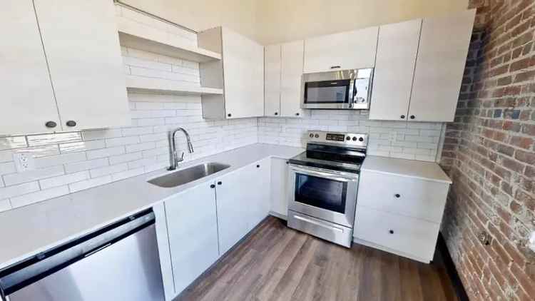 Rent Apartments in KC River Market with Skyline Views and Modern Features