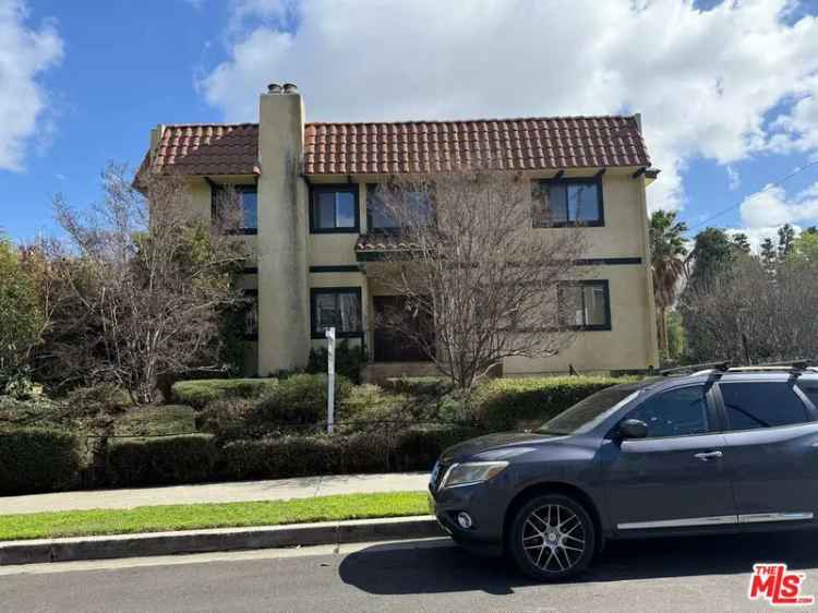 House For Sale in 5816, Etiwanda Avenue, Los Angeles, California