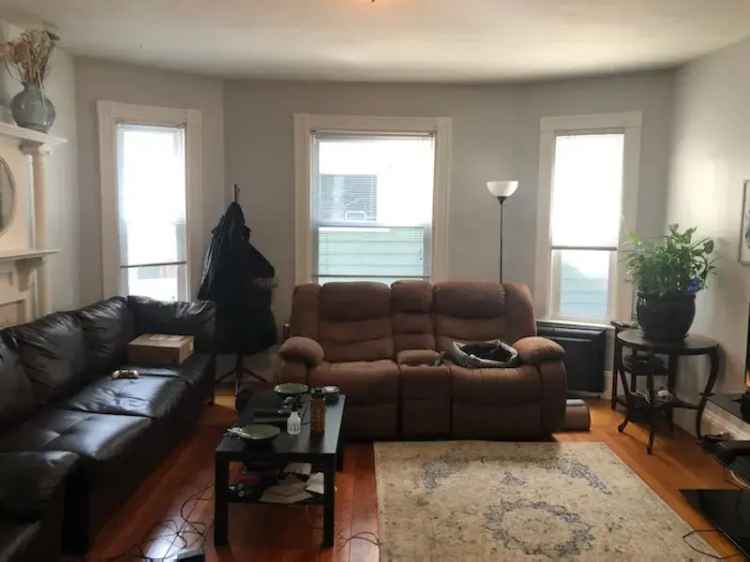 Rent Charming Apartment Unit in Historic Building with Modern Amenities