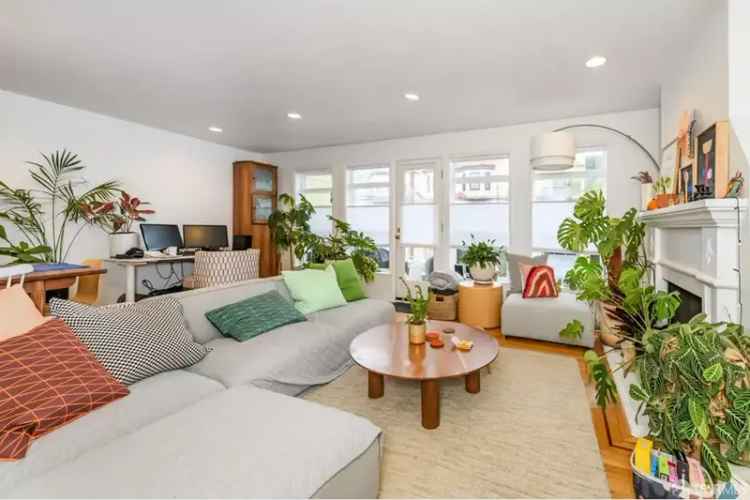 Buy condominium in Mid Richmond District with 6 bedrooms and 4 baths