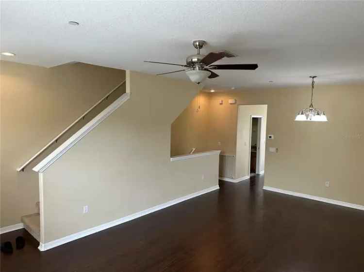 Rent Townhouse in Lake Brandon with 3 Bedrooms and Pond View