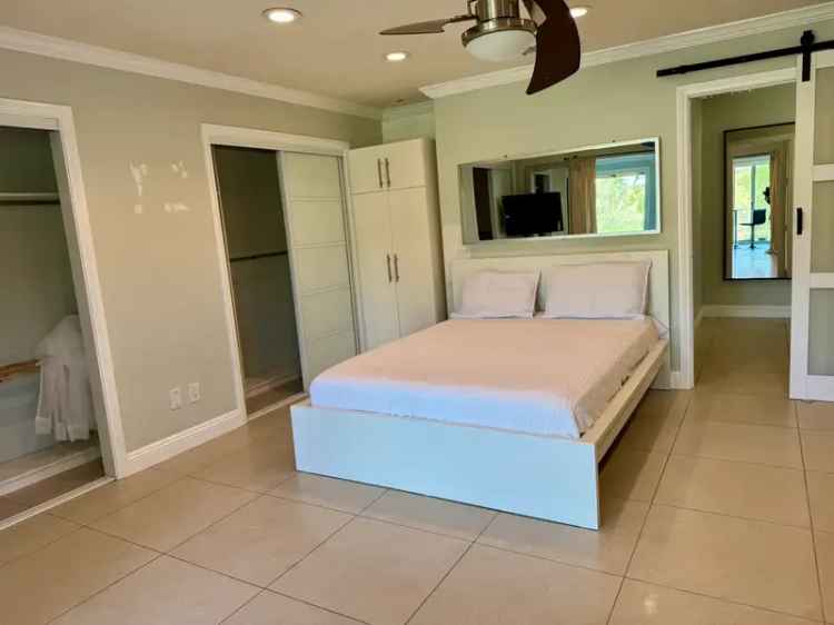 Rent Townhouse in San Clemente with Golf Course View and Balcony