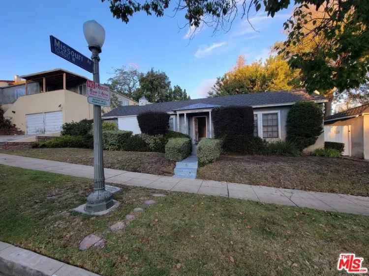 House For Sale in 1900, Holmby Avenue, Los Angeles, California