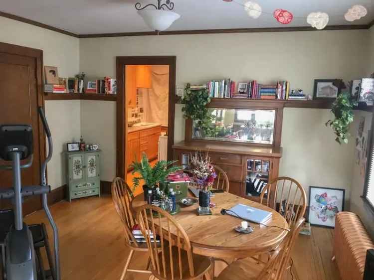 Rent Brownstone Apartment in Uptown Minneapolis with Private Backyard