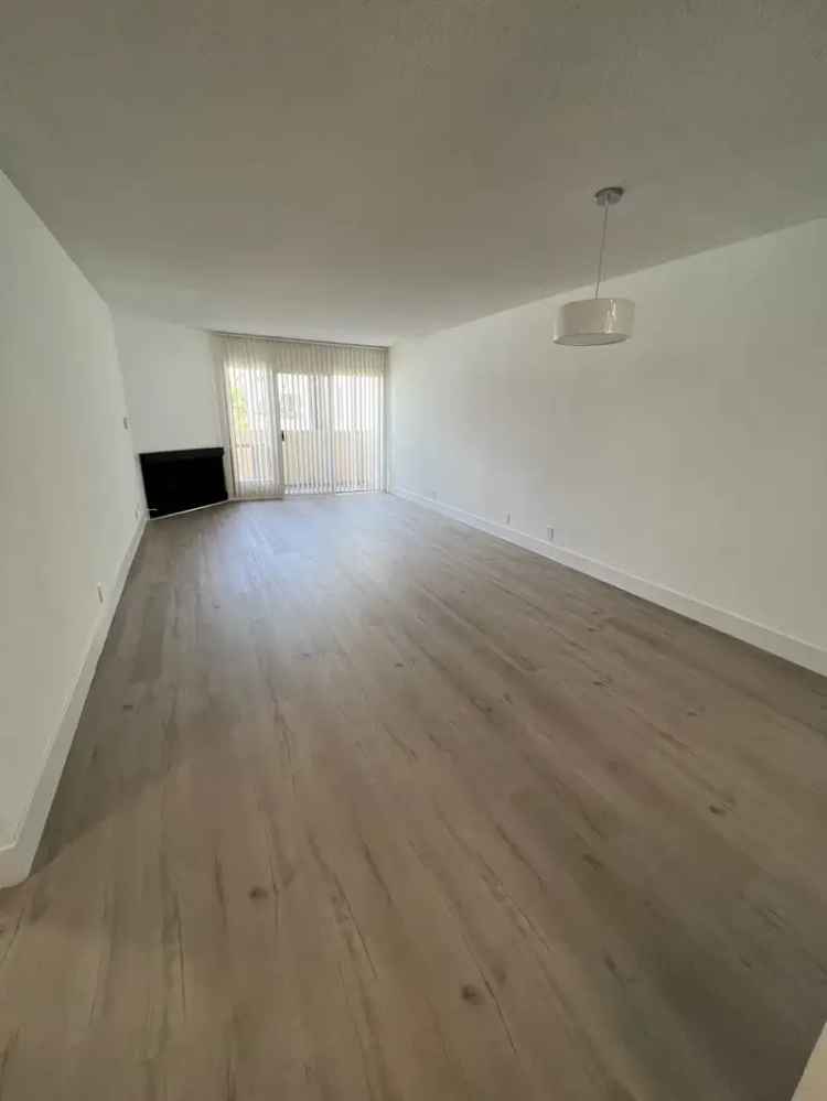 Rent Apartments in Santa Monica with Remodeled Features and Balconies