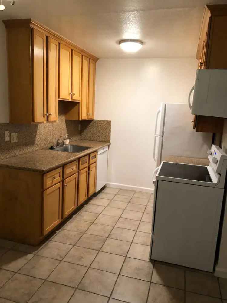 Rent 2 Bedroom Apartment in Pleasant Hill with Great Amenities