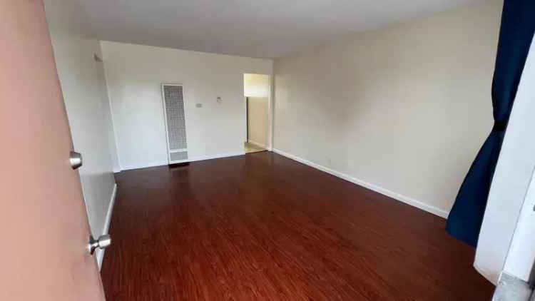 Apartment for Rent Remodeled Unit in Convenient Location