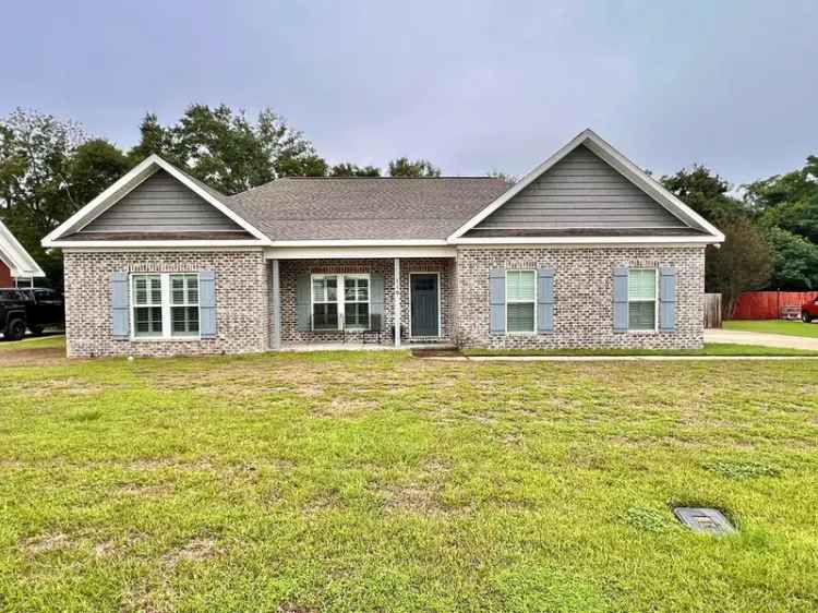 Beautiful 3 Bedroom 2 Bath Home for Sale in Headland with Spacious Living Area