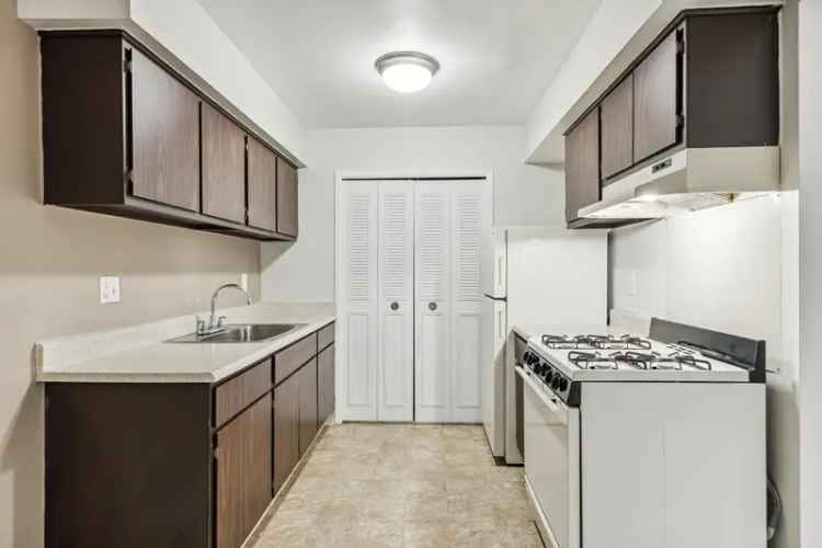 Rent Apartments in Westland with Private Entrance and Free Heat