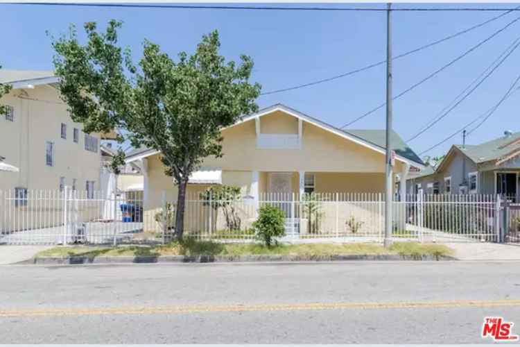 Investment Opportunity Triplex Near USC with Gated Units and Parking