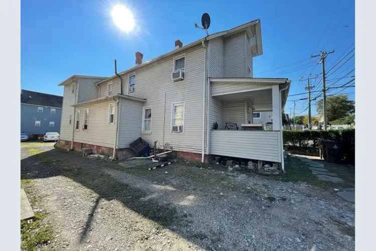 Duplex for Sale in Stamford with 8 Bedrooms and Detached Garage