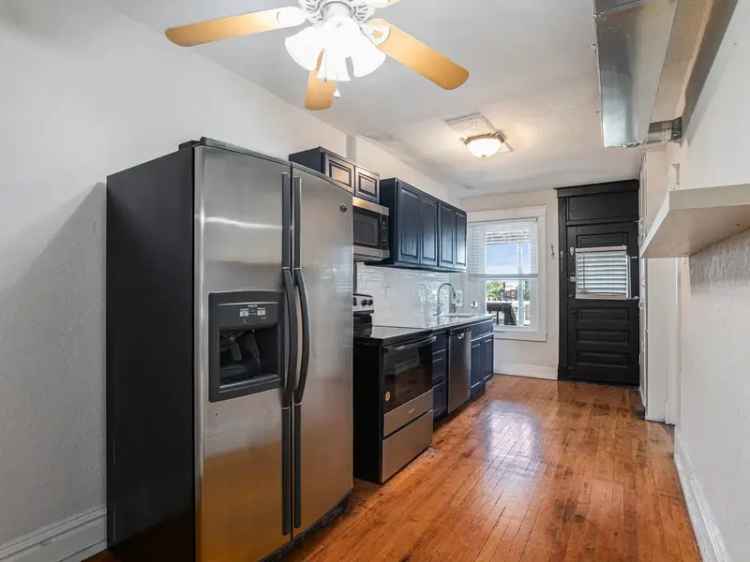 Apartment for Rent in Kansas City's Walkable Valentine Neighborhood with Balcony