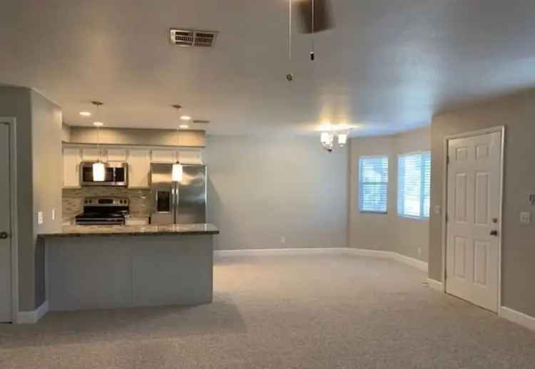 Apartment for Rent in Gated Community with Pool Near Shopping and Dining