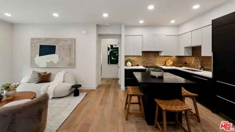 House For Sale in 505, South Barrington Avenue, Los Angeles, California