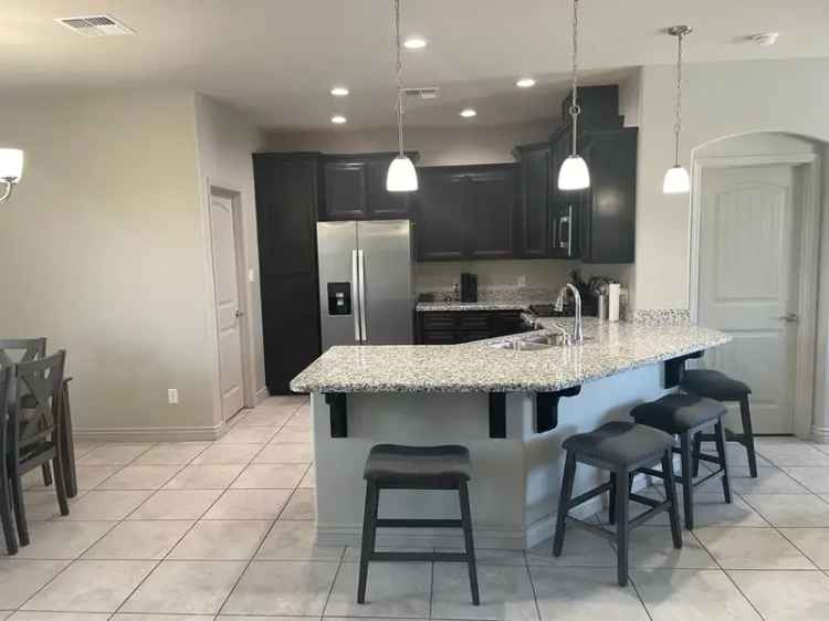 Rent 3 Bedroom Home in Yuma East with Modern Features and Appliances