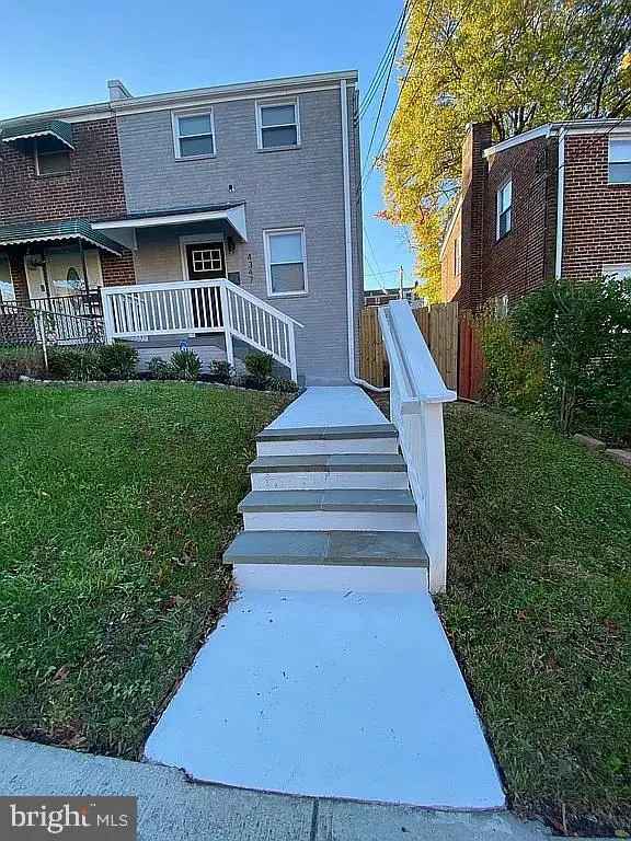 House For Sale in 4347, F Street Southeast, Washington, District of Columbia